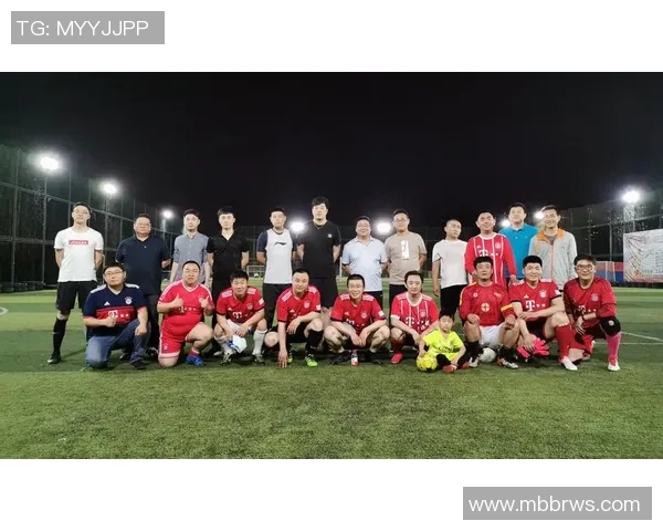 足球明星笔记本：记录绿茵场上的荣耀与梦想的心路历程